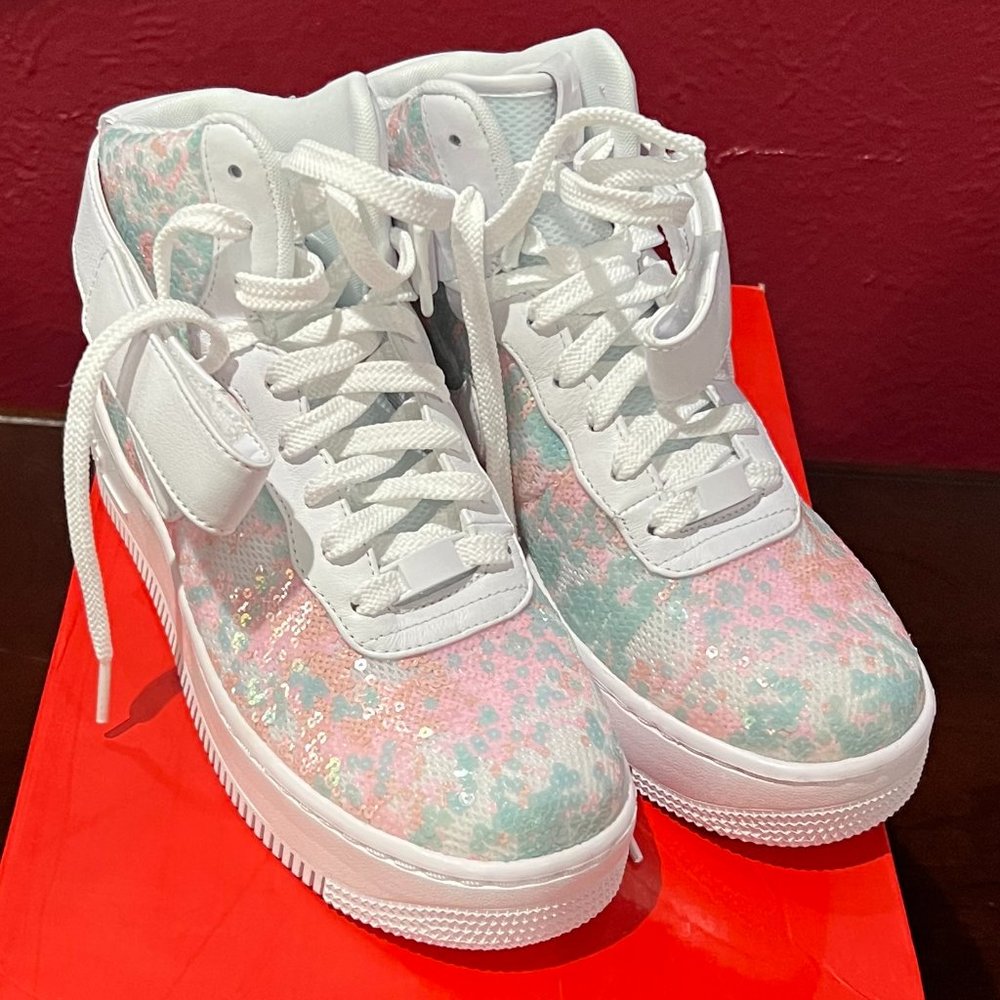 WOMENS AIR FORCE 1 UPSTEP HI LX  SIZE 8